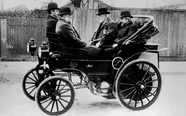 Автомобіль Готліба Даймлера з ремінним приводом, 1895 рік
