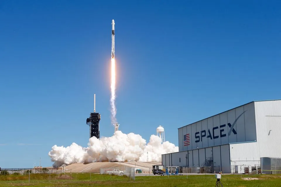Запуски ракети SpaceX Falcon 9 з модулем Dragon